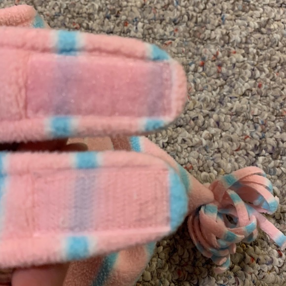 Girls fleece winter hat w/ fringe balls - Picture 5 of 6